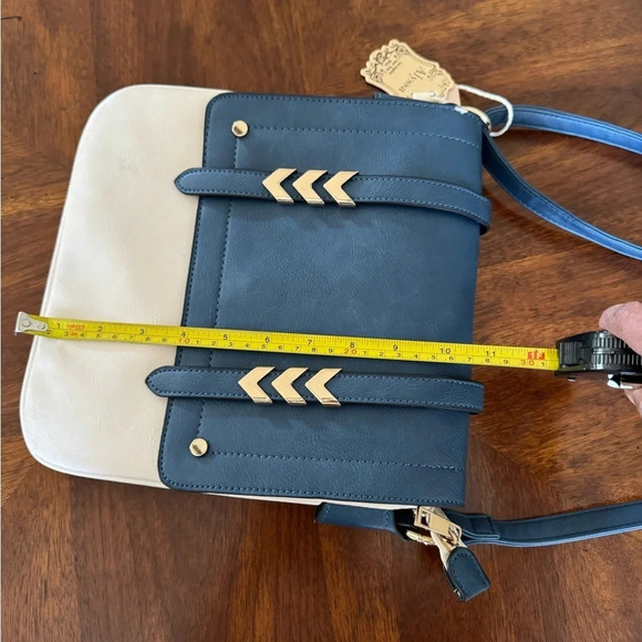 NWT Alyssa Double Compartment Dual Tone Crossbody Medium-Large. Blue and Cream - Picture 8 of 10